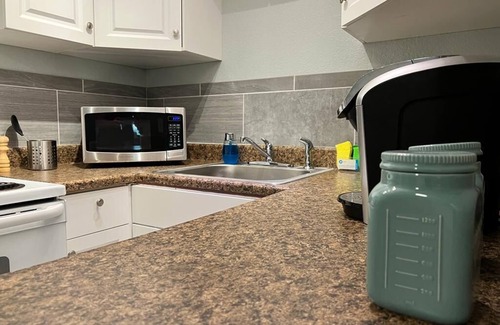 Clearwater Condominio | 1 BR Apartment, Minutes to Beach! Free Parking!