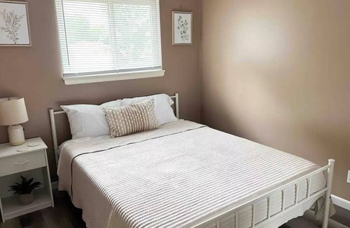 Clifton Heights Casa | 1 BR Apartment Sleeps 4 Near UC and Downtown