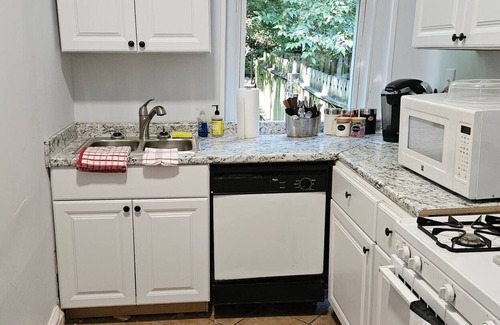 Clifton Heights Casa | 1 BR Apartment Sleeps 4 Near UC and Downtown