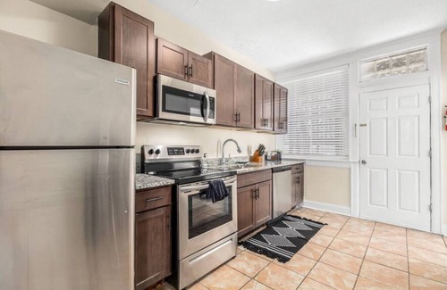 Brush Park Apartamento | 1 BR Apt w Fireplace & Office Prime Location