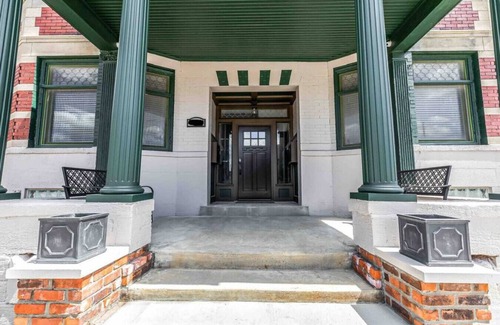 Brush Park Apartamento | 1 BR Apt w Fireplace & Office Prime Location