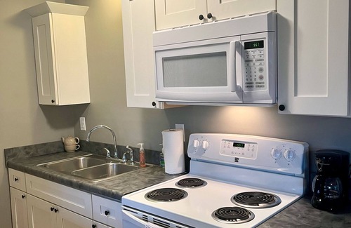 Notch Estates Condominio | 1 BR Condo Next to Pool with a View, 1 Mile to SDC. 3 Miles to Branson’s Strip.