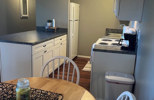 Notch Estates Condominio | 1 BR Condo Next to Pool with a View, 1 Mile to SDC. 3 Miles to Branson’s Strip.