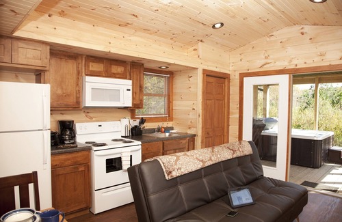 Equality Cabina | 1 BR Hot Tub Cabin- Closest Cabins to Garden of the Gods-Shawnee National Forest