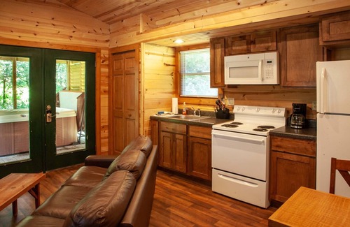 Equality Cabina | 1 BR Hot Tub Cabin- Closest Cabins to Garden of the Gods-Shawnee National Forest