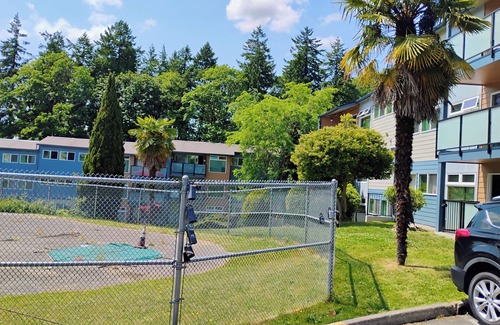 Tukwila Condominio | 1 BR IN A 3 BR CONDO UNIT Drop your bag and walk to Southcenter Shopping mall