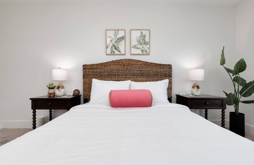 Jacksonville Beach Hotel | 1-BR Oceanfront Gem - D