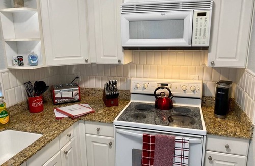 Poinsettia Heights Apartamento | 1-BR, strong wifi, free parking, beach gear
