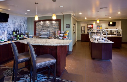 Eagan Condominio | Desayuno de cortesía + traslado las 24 horas al centro comercial Mall of America | Wi-Fi gratis + piscina cubierta