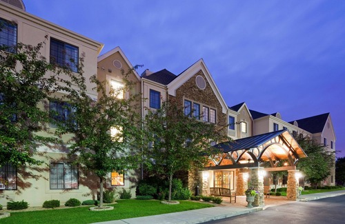 Eagan Condominio | Desayuno de cortesía + traslado las 24 horas al centro comercial Mall of America | Wi-Fi gratis + piscina cubierta