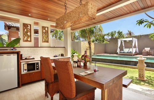 By Pass Ngurah Rai Villa | Suite de 1 HAB Villa con piscina privada, traslados de ida y vuelta GRATIS al aeropuerto