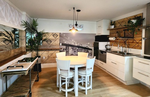 Abbotsford Casa | 1 - BR Travellers Basement Suite.NO Cleaning fee, Sumas Mountain Rd,Abbotsford