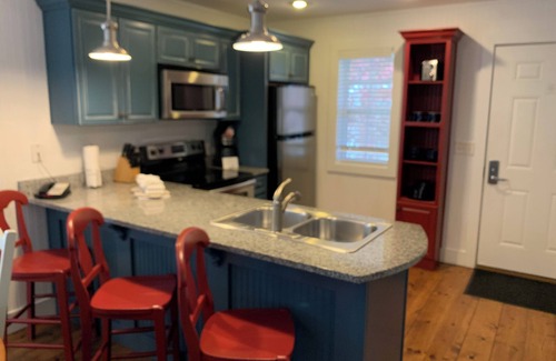 Branson Cabaña | #1 Branson Vacation Resort. On lake with great amenities. 3BDR Cottage sleeps 8!