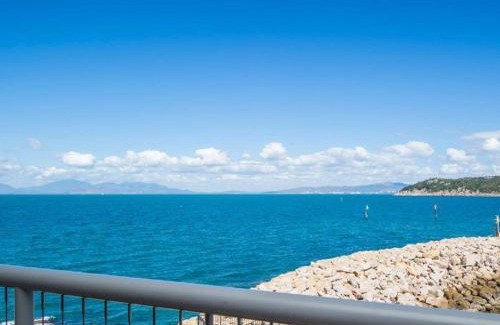 Nelly Bay Apartamento | 1 Bright Point Apartment 3303