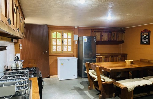 Colbun Cabina | Cabaña en Parque Guaiquivilo con hoy tub entre montañas