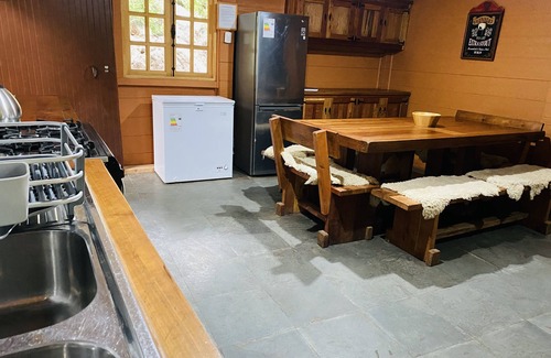 Colbun Cabina | Cabaña en Parque Guaiquivilo con hoy tub entre montañas