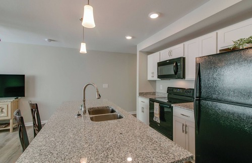 Clarksville Condominio | 1 car garage 3 Bedroom Condo