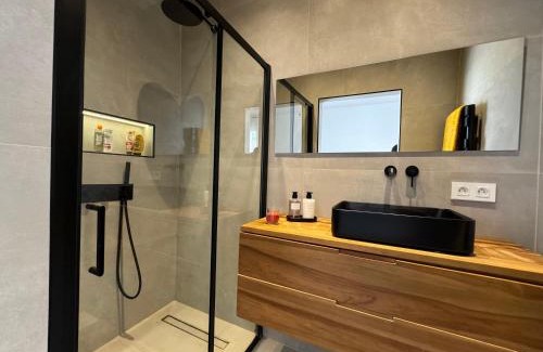 Juan-les-Pins Apartamento | 1 Ch. Luxe Apt|Cœur de Juan-les-Pins|Plage à 50m