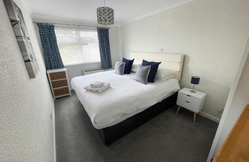 Newquay Apartamento | 1 Chatsworth Riverscape Apartments - Riverview apartment in great location with free parking overlooking the Gannel just a short walk from Newquays incredible beaches and local amenities