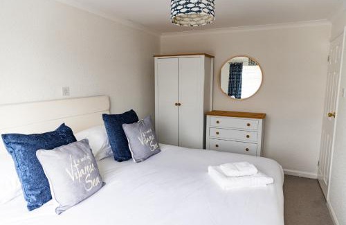 Newquay Apartamento | 1 Chatsworth Riverscape Apartments - Riverview apartment in great location with free parking overlooking the Gannel just a short walk from Newquays incredible beaches and local amenities