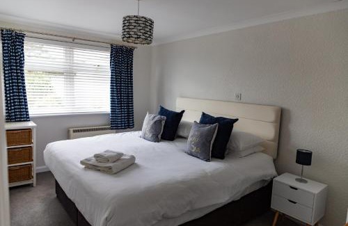 Newquay Apartamento | 1 Chatsworth Riverscape Apartments - Riverview apartment in great location with free parking overlooking the Gannel just a short walk from Newquays incredible beaches and local amenities