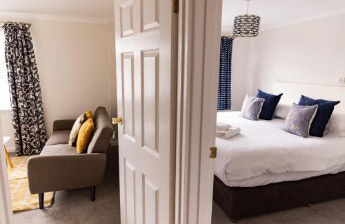 Newquay Apartamento | 1 Chatsworth Riverscape Apartments - Riverview apartment in great location with free parking overlooking the Gannel just a short walk from Newquays incredible beaches and local amenities