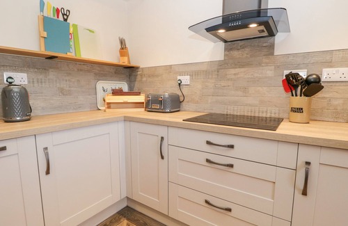 Millom Cabaña | 1 CHERRY TREE COTTAGE, pet friendly in Millom, Cumbria