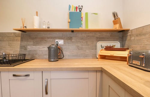 Millom Cabaña | 1 CHERRY TREE COTTAGE, pet friendly in Millom, Cumbria