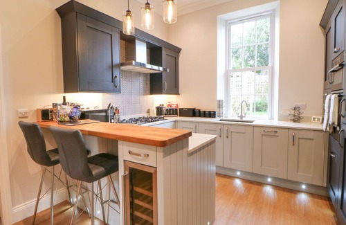 Barnard Castle Cabaña | 1 CLAIRE HOUSE WAY, pet friendly, with a garden in Barnard Castle