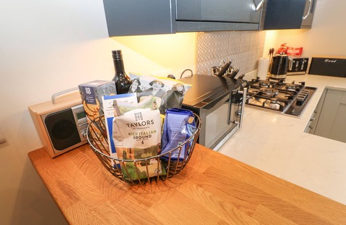 Barnard Castle Cabaña | 1 CLAIRE HOUSE WAY, pet friendly, with a garden in Barnard Castle