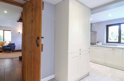 Ebford Cabaña | 1 EASTDON COTTAGES, pet friendly, with open fire in Dawlish Warren