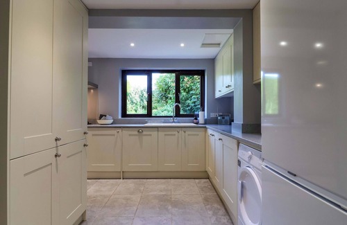 Ebford Cabaña | 1 EASTDON COTTAGES, pet friendly, with open fire in Dawlish Warren