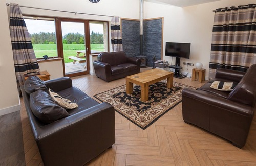 Linlithgow Cabaña | 1 Eden Cottage - sleeps 8 guests in 3 bedrooms