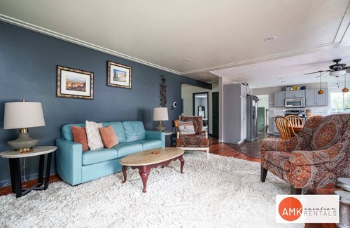 Holland Casa | 1 Happy Acre Summary: