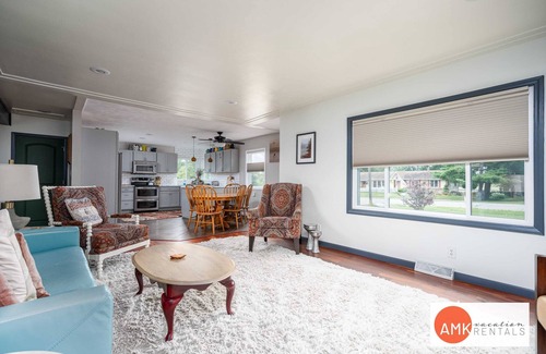 Holland Casa | 1 Happy Acre Summary: