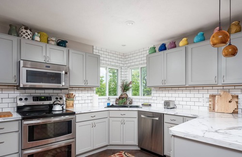 Holland Casa | 1 Happy Acre Summary: