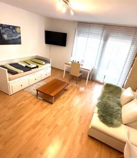 Wiesbaden Apartamento | 1-Helles Studio mit Kochzeile -WLAN,Terrasse & kostenfrei parken