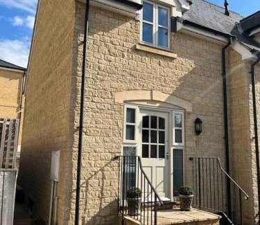 Witney Casa | 1 Holdan Mews, 1 bed house, free parking, central Witney