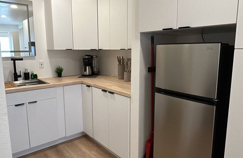 Andrews Apartamento | #1 Hygge Hus Hotel – King Suite -Connectable - with WiFi, AC in charming Andrews