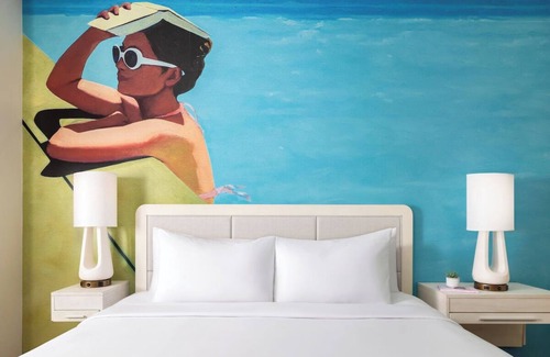 Mid Beach Hotel | 1 King Bed | Hotel Continental Miami Beach | w/ Pool & Minutes to South Beach
