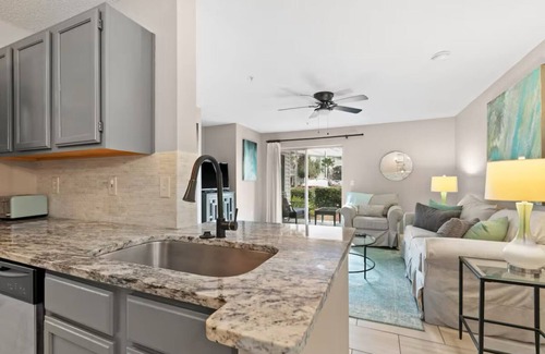Indian Bayou Condominio | 1-King bedroom condo in the heart of Destin, walking distance to beach! WiFi, AC