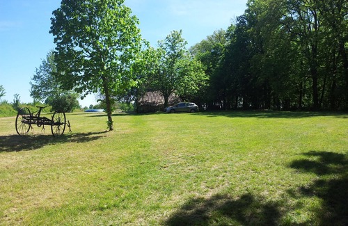 Labouquerie Casa | 1- La Faneuse, calm in a green bubble