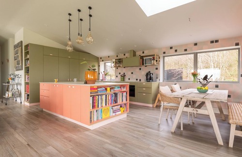 Eaton Mascott Cabaña | 1 LITTLE BROOMCROFT, pet friendly, with a garden in Much Wenlock