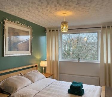 Reading Casa | 1 Luxurious Double Bedroom with Private Shower