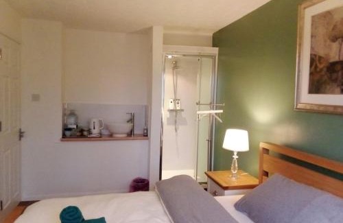 Reading Casa | 1 Luxurious Double Bedroom with Private Shower