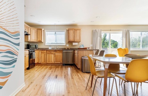 Como Casa | #1 - Magnolia · LARGE 5 Bed Lake Geneva Home 4 Blocks from Lake!