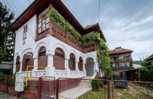 Calimanesti Casa | 1 Mai