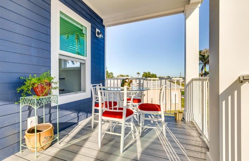 Truckland Casa | 1 Mi to Beach Access Home with Porch in Fort Myers!