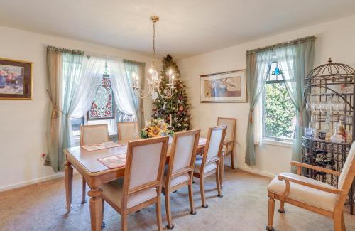 Lower Township Casa | 1 Mi to Beach Eclectic Home in North Cape May!