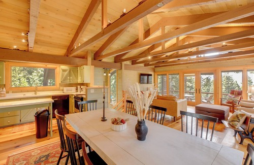 Lake Almanor Country Club Cabina | 1 Mi to Beach & Golf Course! Lake Almanor Cabin